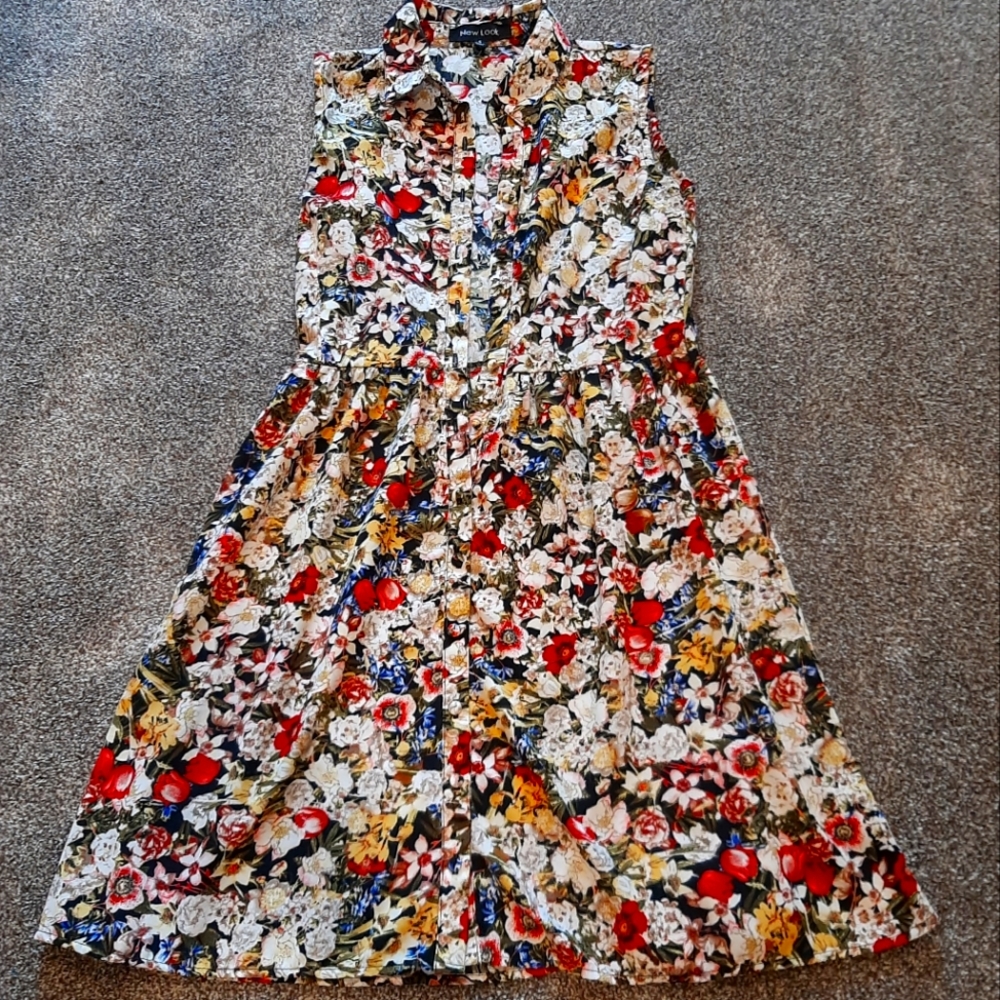 Size Small New Look Floral Print Button-up Dress